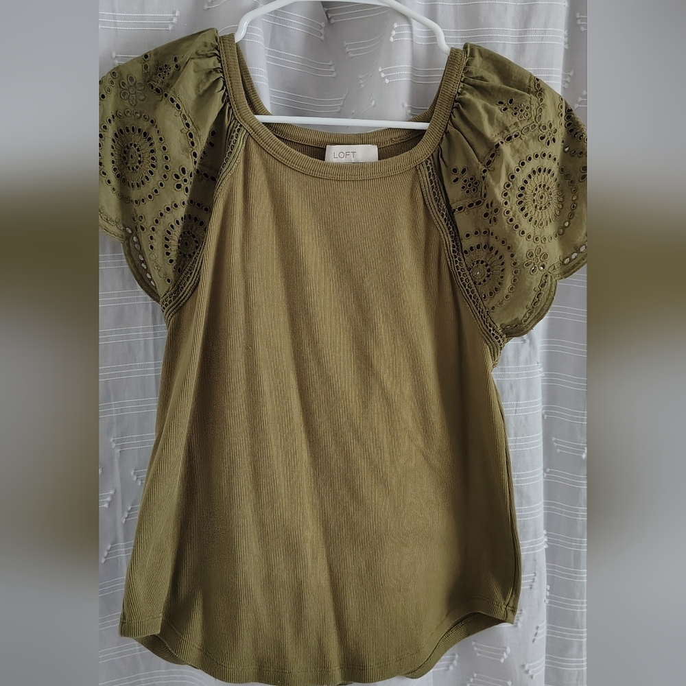 LOFT Light Olive Green Eyelet Sleeve Ribbed Tee - Picture 3 of 5
